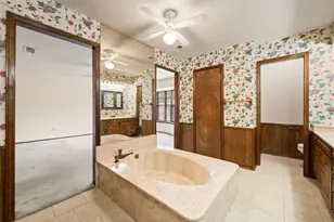 137 E Louella Dr, Hurst, TX 76054 - Photo 27