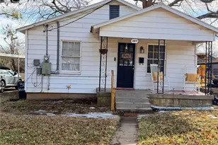 307 W Russell St, Weatherford, TX 76086 - Photo 1