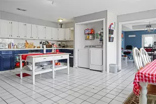 1945 Hemlock Dr, Haltom City, TX 76117 - Photo 9