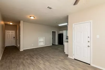 208 Ridgeway Boulevard, Weatherford, TX 76086 - Photo 3