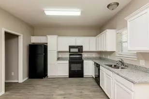 208 Ridgeway Blvd, Weatherford, TX 76086 - Photo 5