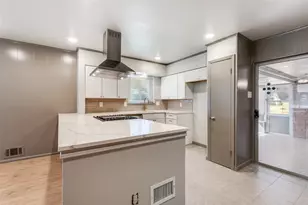 121 S Cavender St, Dallas, TX 75211 - Photo 5