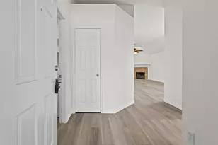 1037 Castle Top Dr, Fort Worth, TX 76052 - Photo 5