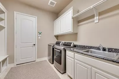 2111 N Hill Drive, Irving, TX 75038 - Photo 15