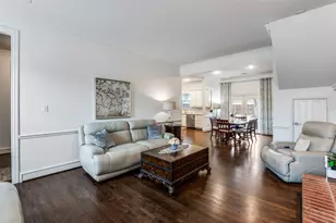 1718 E Branch Hollow Dr, Carrollton, TX 75007 - Photo 9