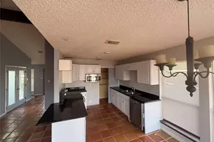 5604 Trail Crest Dr, Arlington, TX 76017 - Photo 3