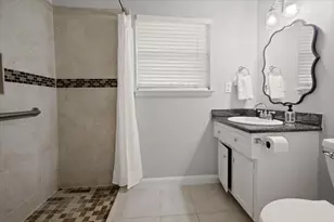 4013 Golden Oaks Dr, Haltom City, TX 76117 - Photo 17