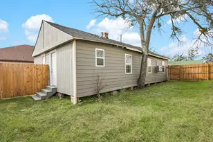 2001 Edmonia Ct, Fort Worth, TX 76105 - Photo 25