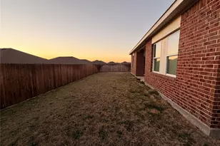 320 Frio River Rd, Glenn Heights, TX 75154 - Photo 17