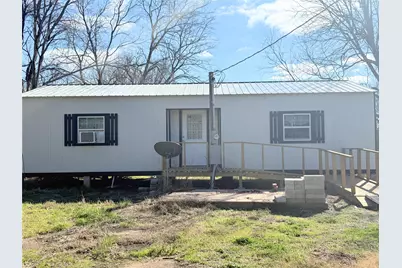 105 E Riley, Wortham, TX 76693 - Photo 3