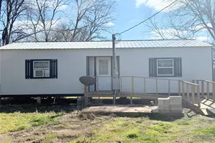 105 E Riley, Wortham, TX 76693 - Photo 3