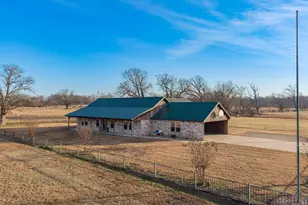 670 Farm Road 196 N, Blossom, TX 75416 - Photo 35