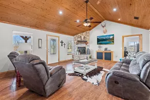 670 Farm Road 196 N, Blossom, TX 75416 - Photo 3