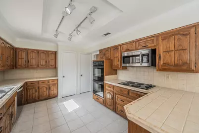 3020 Stonehenge Lane, Carrollton, TX 75006 - Photo 9