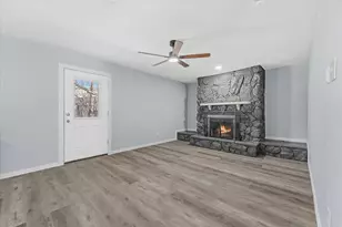 802 La Fiesta Dr, Grand Prairie, TX 75052 - Photo 5