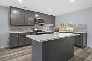 802 La Fiesta Dr, Grand Prairie, TX 75052 - Photo 7