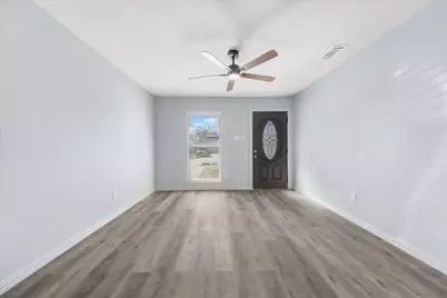 802 La Fiesta Drive, Grand Prairie, TX 75052 - Photo 3