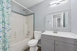 802 La Fiesta Dr, Grand Prairie, TX 75052 - Photo 13