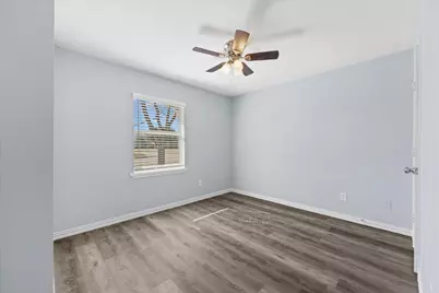 802 La Fiesta Drive, Grand Prairie, TX 75052 - Photo 11