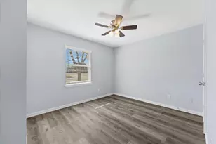 802 La Fiesta Dr, Grand Prairie, TX 75052 - Photo 11