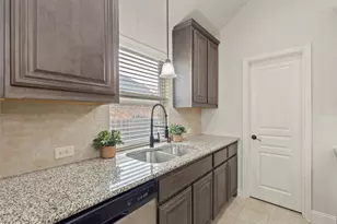 1020 Broken Wheel Tr, Aubrey, TX 76227 - Photo 11