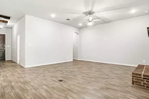 640 Mooney Dr, Saginaw, TX 76179 - Photo 17