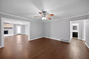 712 Sue Ann Ln, Burleson, TX 76028 - Photo 9