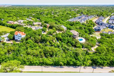 1001 Brae Court, Fort Worth, TX 76111 - Photo 9