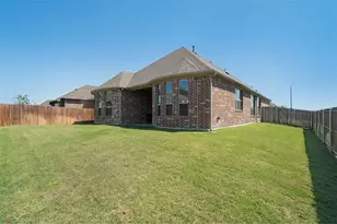 744 Shadow River Dr, Saginaw, TX 76179 - Photo 31