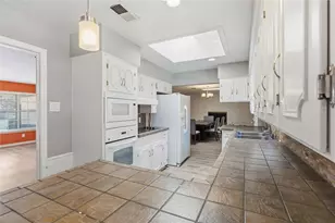 1422 Glenwick Ln, Irving, TX 75060 - Photo 13