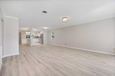 519 Staffordshire Drive, Irving, TX 75061 - Photo 5