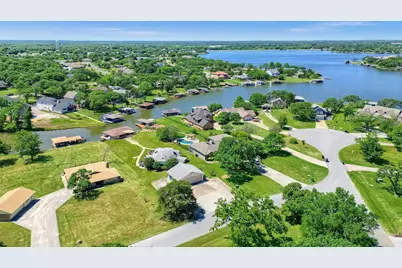 114 E Seminole Drive, Lake Kiowa, TX 76240 - Photo 35