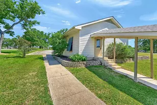 114 E Seminole Dr, Lake Kiowa, TX 76240 - Photo 5