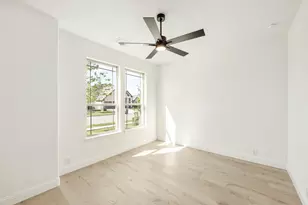 305 Bowrider Ln, Granbury, TX 76049 - Photo 5