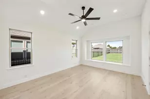 305 Bowrider Ln, Granbury, TX 76049 - Photo 17