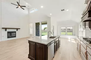 305 Bowrider Ln, Granbury, TX 76049 - Photo 15