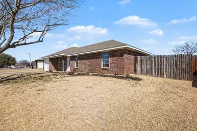 1307 Lynnwood Drive, Cleburne, TX 76033 - Photo 5