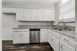 1950 Westminster Dr, Carrollton, TX 75007 - Photo 9