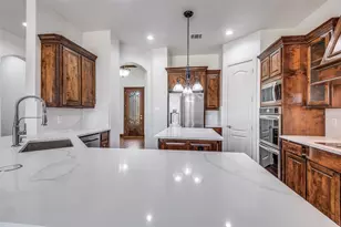 10009 Allen Mill Ct, Fort Worth, TX 76135 - Photo 9