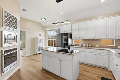 9436 Ponderosa Trail, Irving, TX 75063 - Photo 13