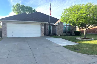 221 Rose Avenue, Cleburne, TX 76033 - Photo 1
