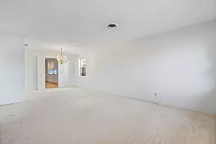 10236 Mapleridge Dr, Dallas, TX 75238 - Photo 13