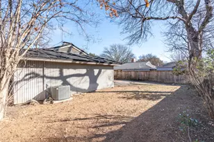 10236 Mapleridge Dr, Dallas, TX 75238 - Photo 23