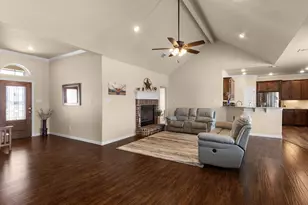 3021 Alvin Ct, Cleburne, TX 76031 - Photo 5