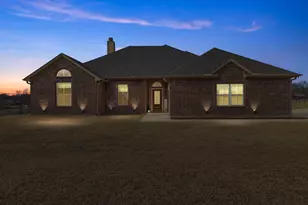 3021 Alvin Ct, Cleburne, TX 76031 - Photo 1