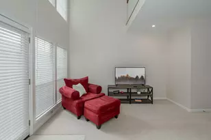 9910 Royal Ln, Dallas, TX 75231 - Photo 11