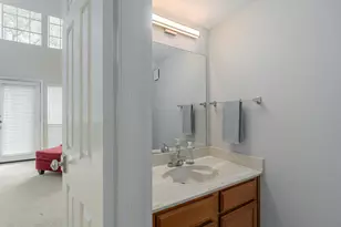 9910 Royal Ln, Dallas, TX 75231 - Photo 19