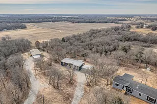 300 Huddleston Rd, Sunset, TX 76270 - Photo 39