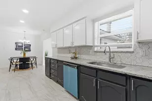 2009 Barton Dr, Arlington, TX 76010 - Photo 9