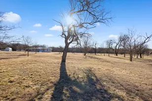 305 Cheyenne Dr, Runaway Bay, TX 76426 - Photo 5